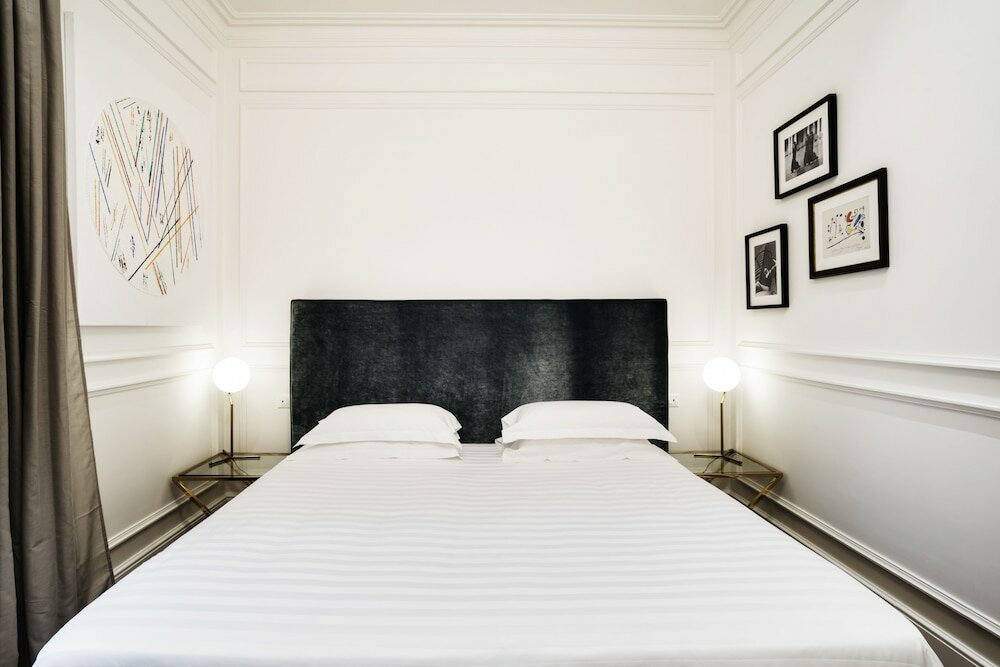 Фото The Shire Hotel