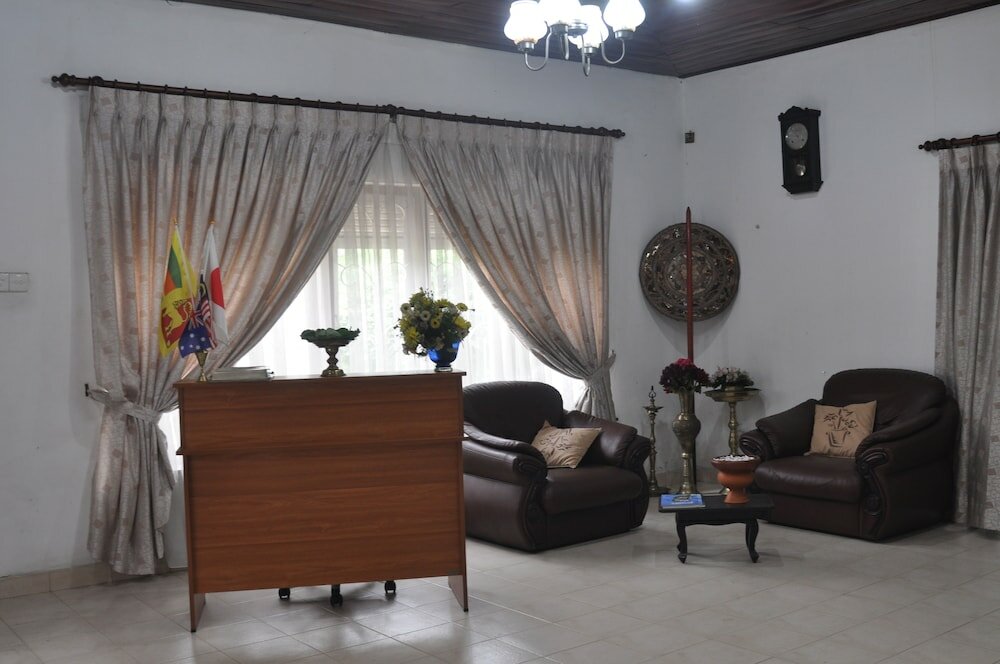 Фото The Rock Bunglow