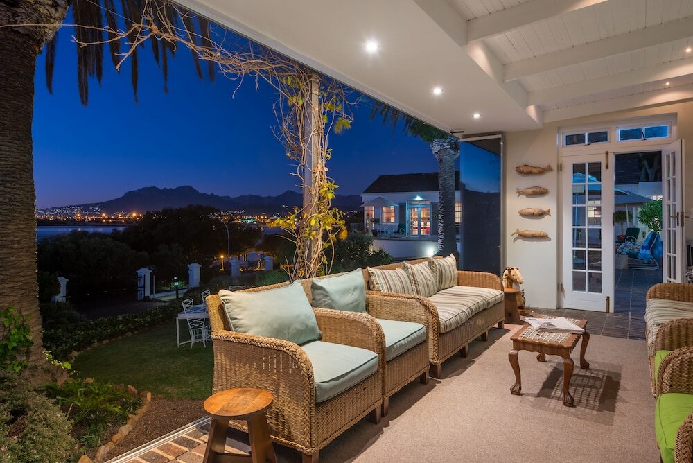 Фото Manor on the Bay