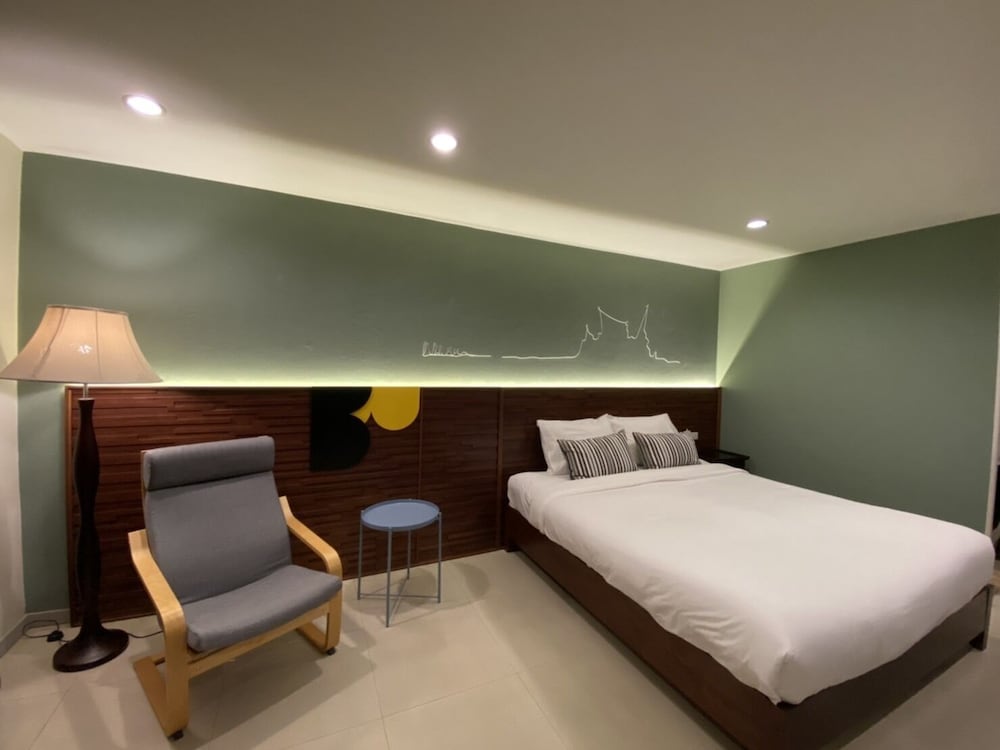 Фото The Royal Bee Apart Hotel