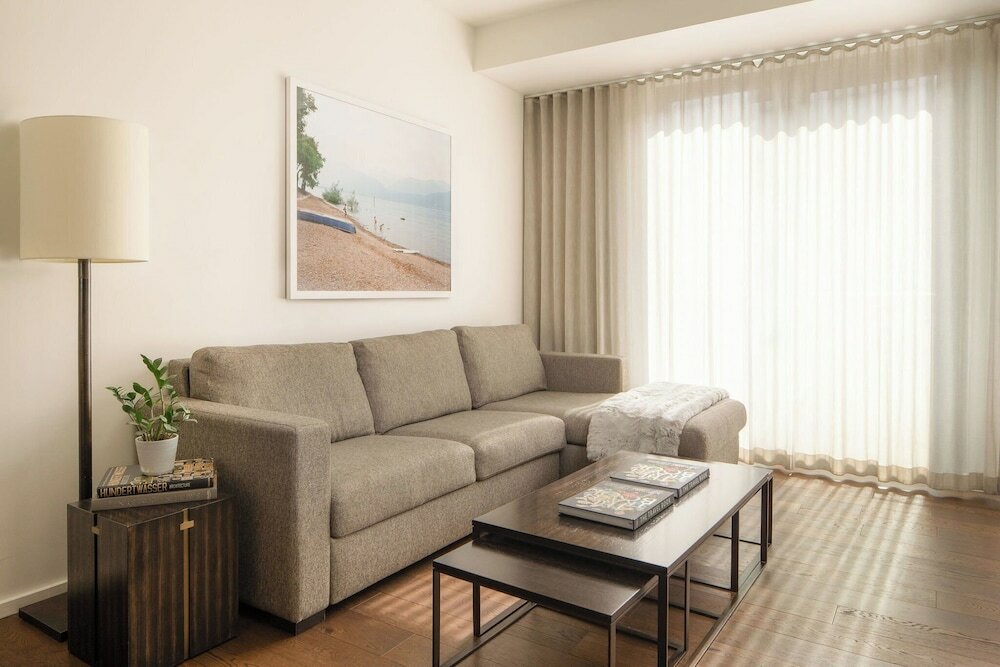 Фото Halcyon - a hotel in Cherry Creek