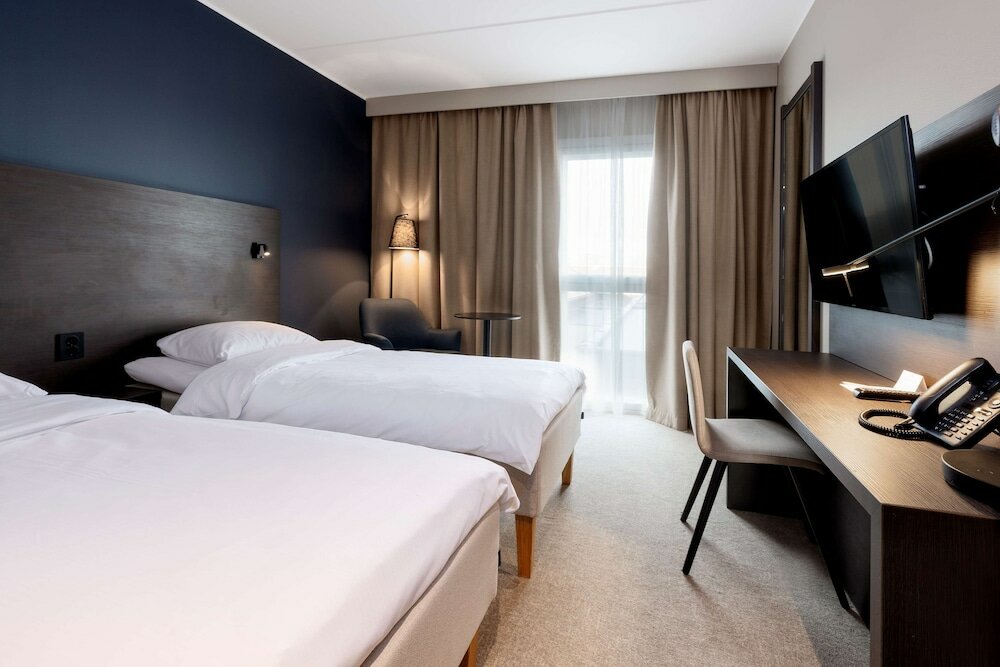Фото Park Inn by Radisson Oslo Airport Hotel West