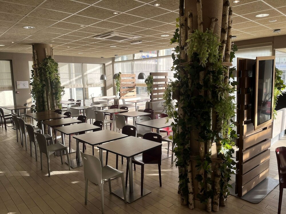 Фото Hotel Campanile Paris Ouest Chaville