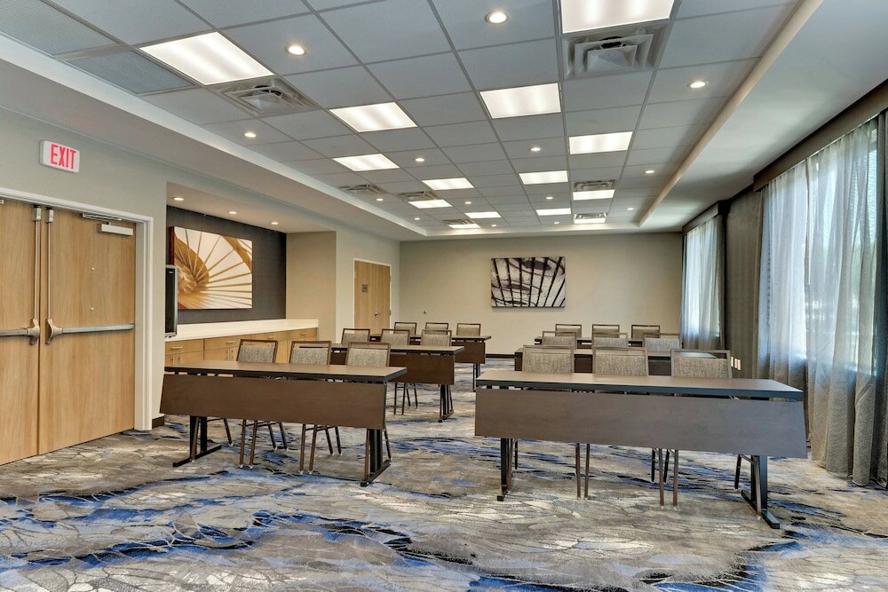 Фото Fairfield Inn & Suites by Marriott Dallas Love Field