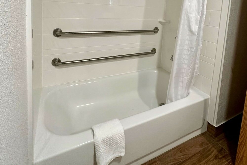 Фото Quality Inn & Suites Albany Airport