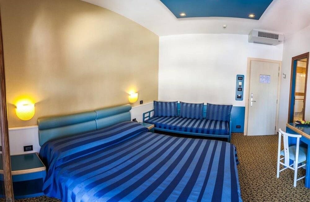 Фото Hotel Christian