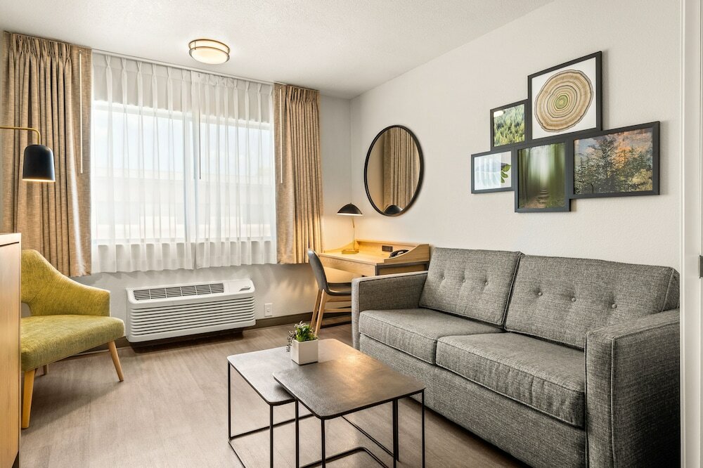 Фото Oxford Suites Redding