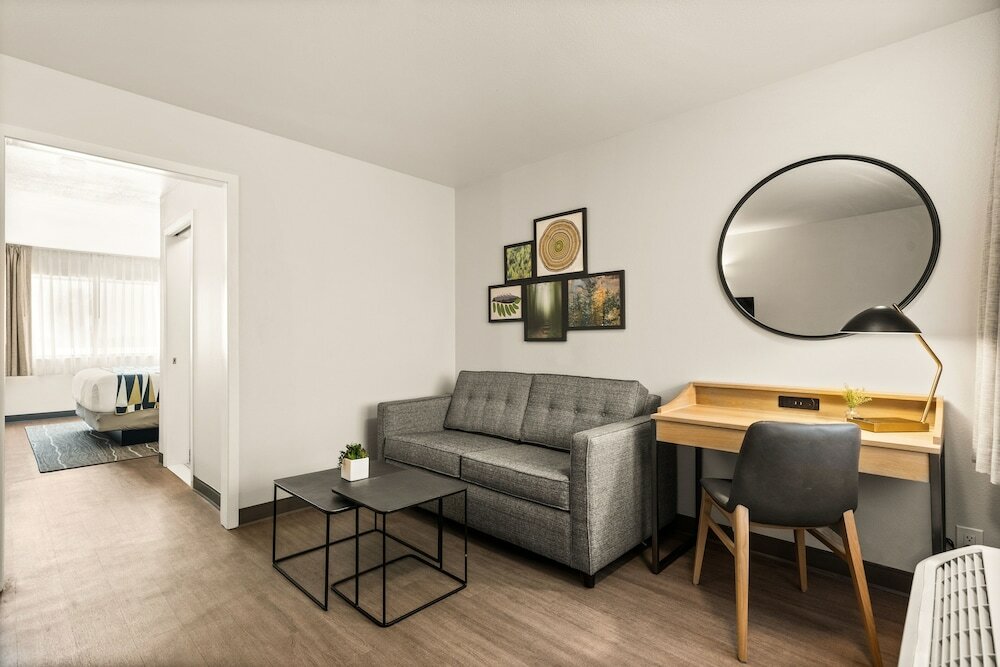 Фото Oxford Suites Redding