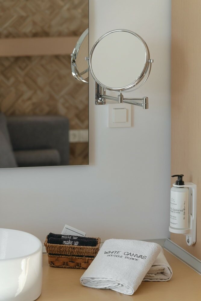 Фото White Canvas Boutique Studios