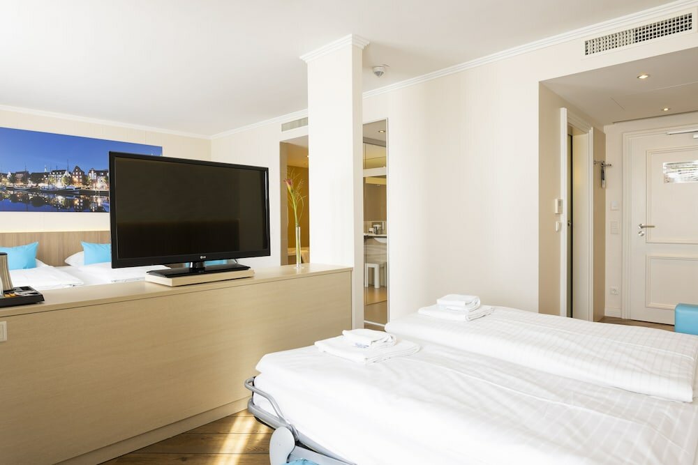 Фото Hotel Vier Jahreszeiten Lübeck