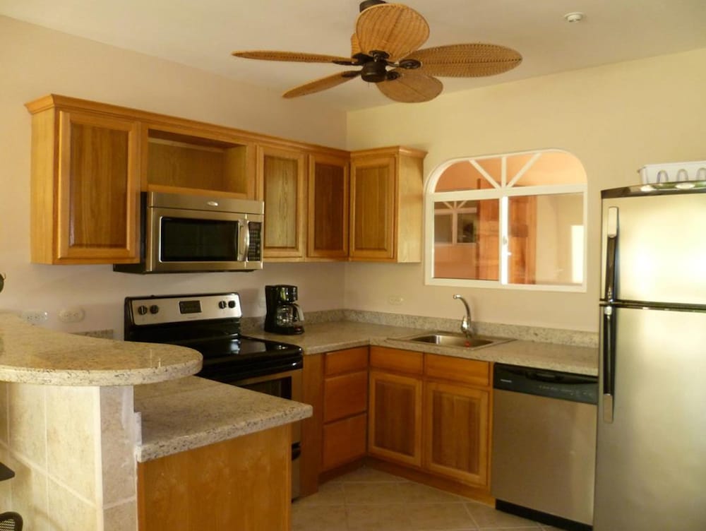 Фото Cocomar Beachfront Hotel and Island Resort