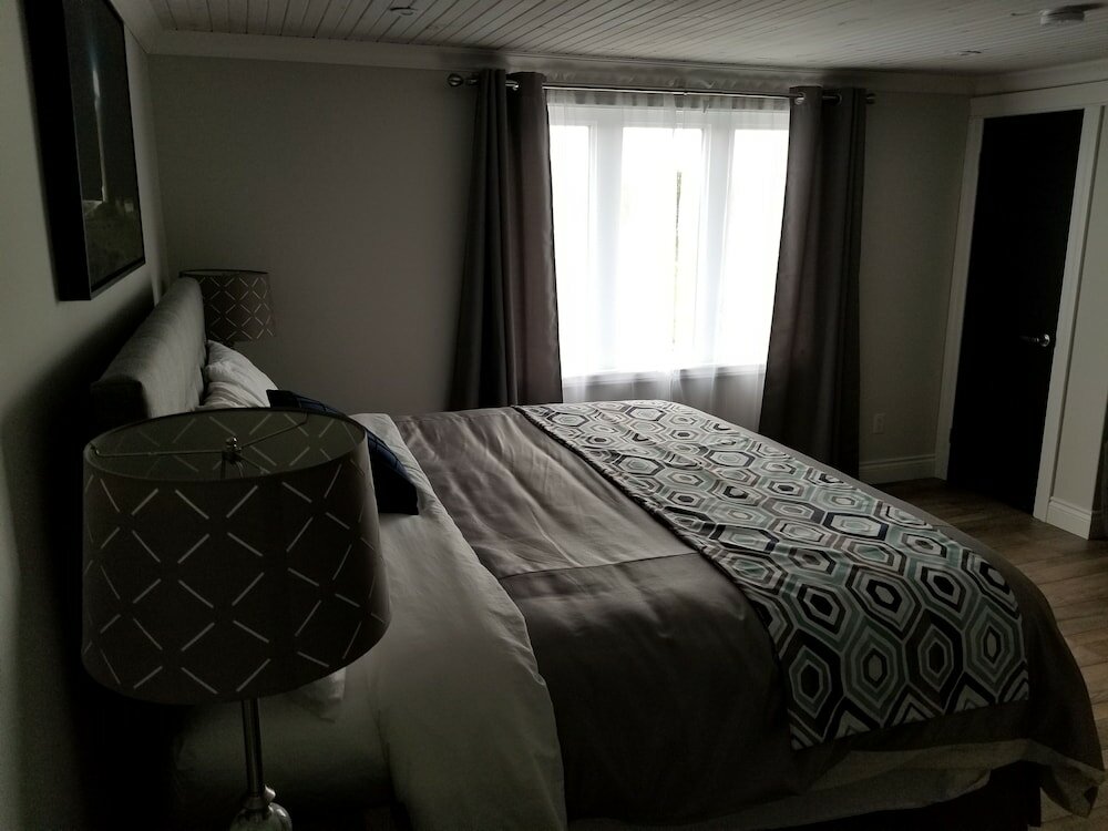 Фото Edge of the Avalon Inn