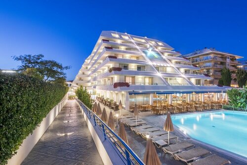 Внешний вид отеля Hotel Montemar Maritim в Санта-Сусане, фото 1