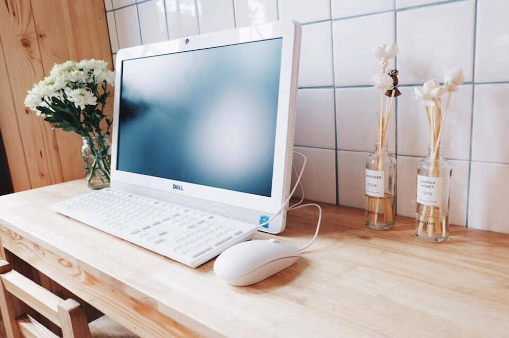 Фото Barn and Bed Hostel