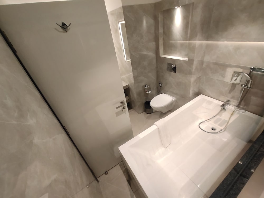 Фото The Flora Grand