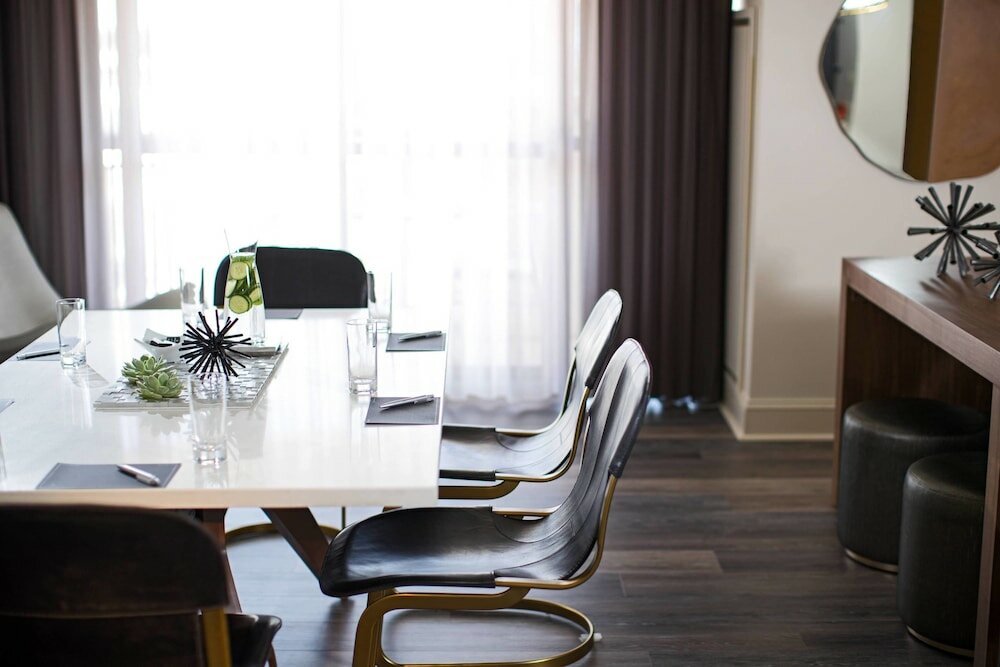 Фото Renaissance Raleigh North Hills Hotel