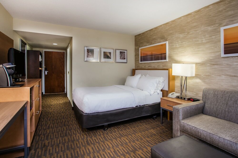 Фото Holiday Inn Saratoga Springs, an Ihg Hotel