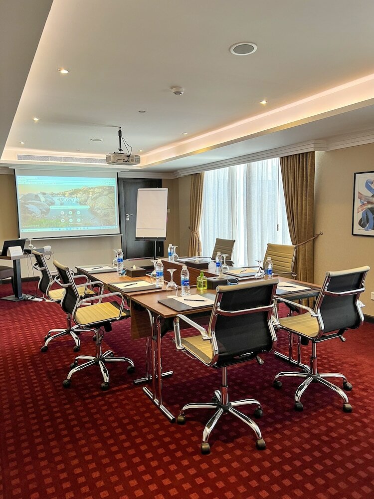 Фото Swiss-Belhotel Seef Bahrain