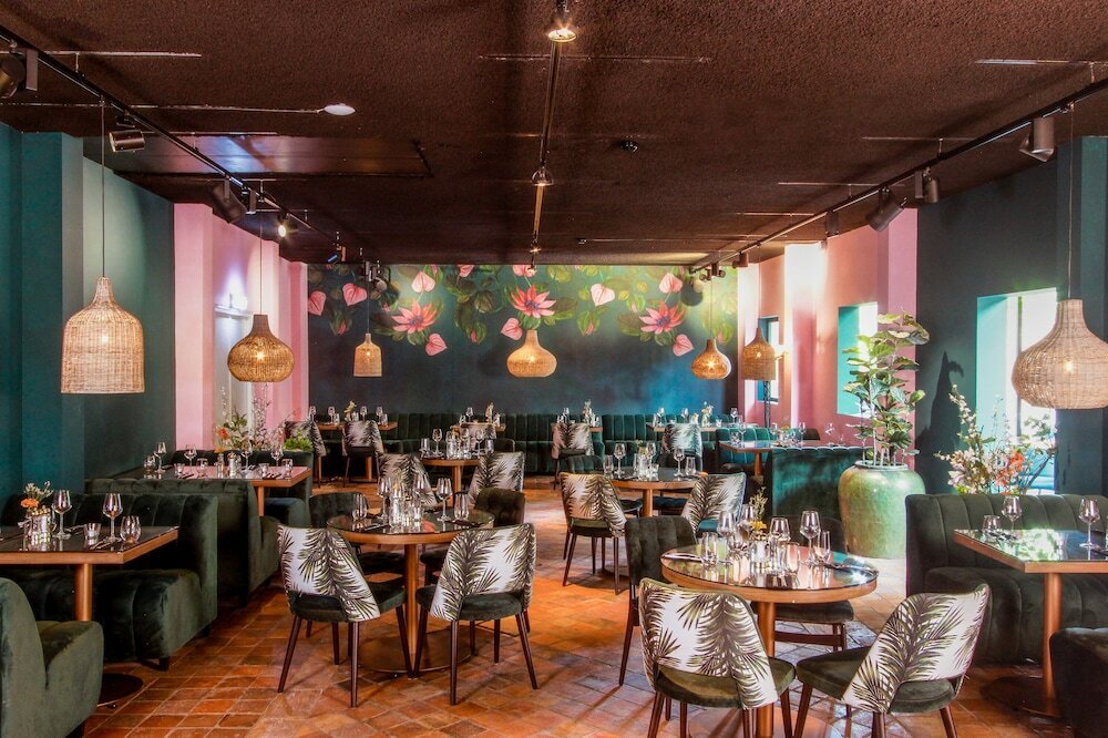 Фото Ambassador City Centre Hotel