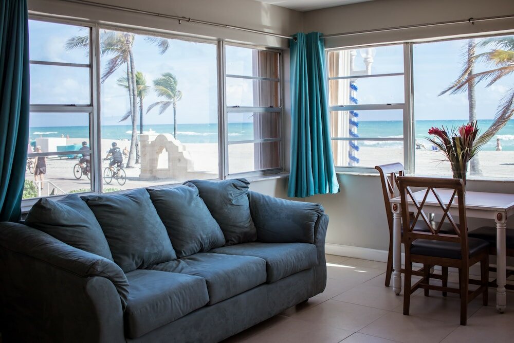 Фото Riptide Oceanfront Hotel