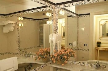 Фото Champagne Palace Hotel
