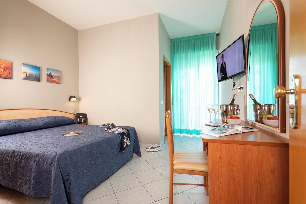 Фото Hotel Mediterraneo