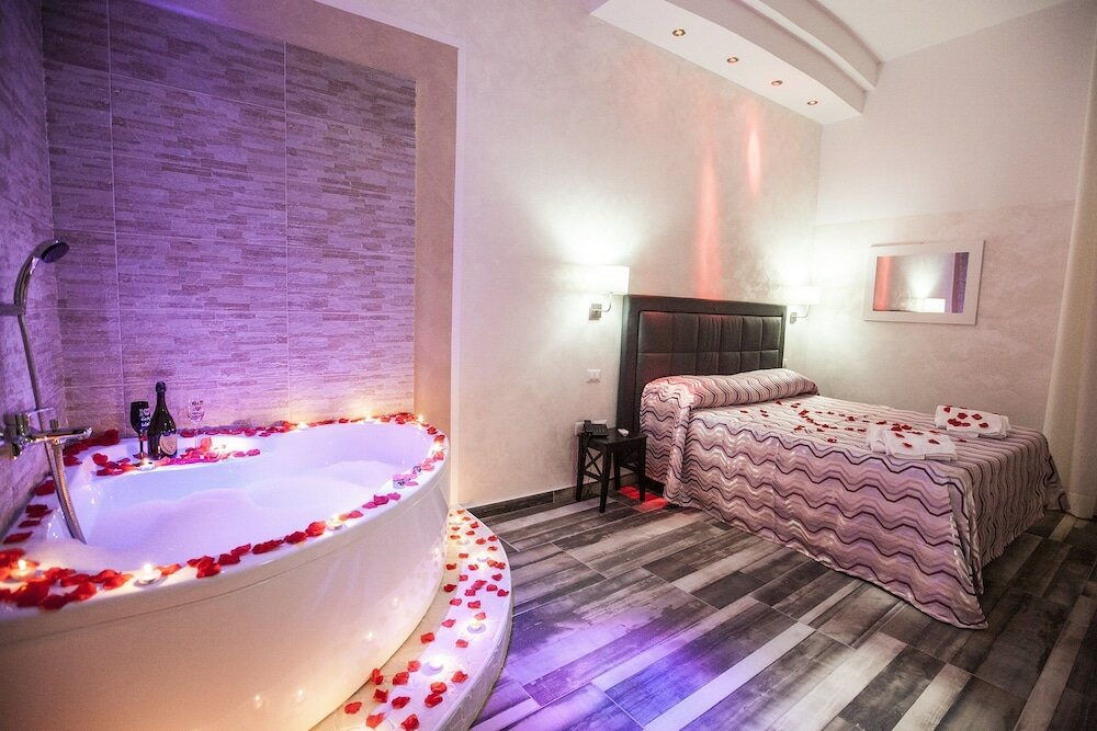 Фото Napoli Garibaldi Square