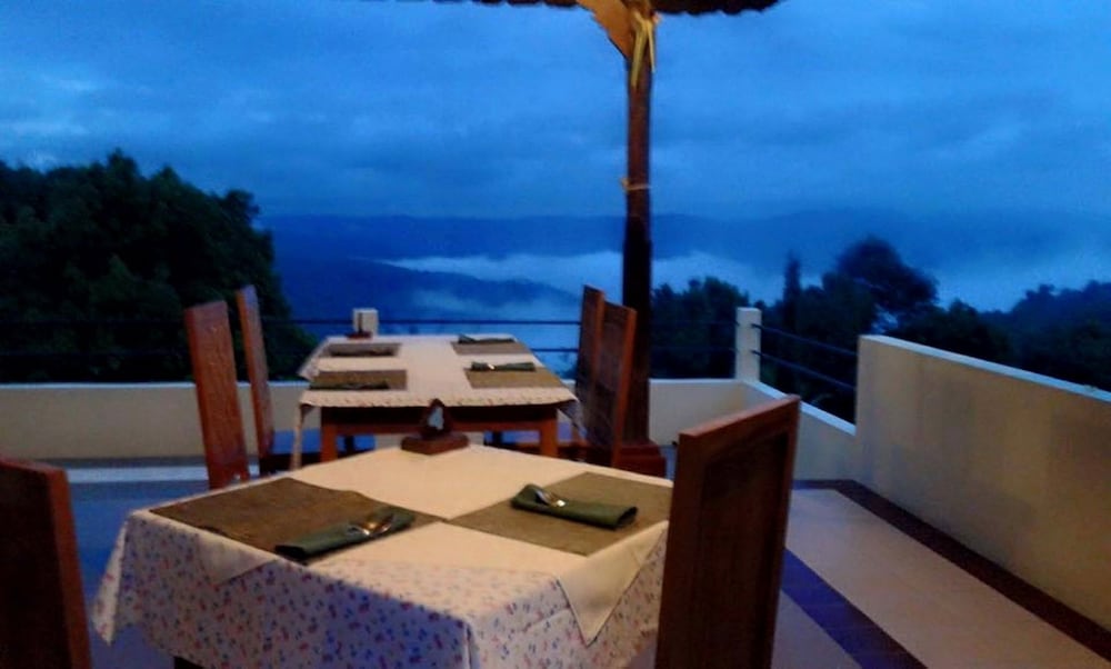 Фото Karang Sari Guesthouse & Restaurant