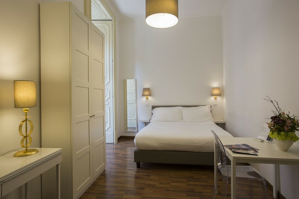 Фото Napoli Class Luxury Rooms & Suites