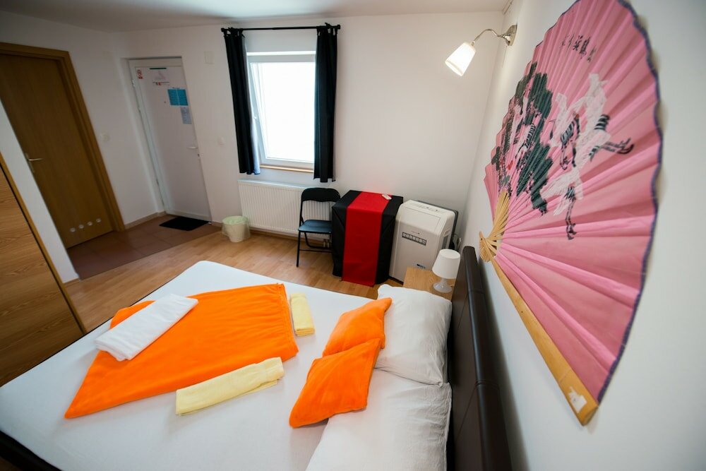 Фото Hotel & Hostel Zagreb