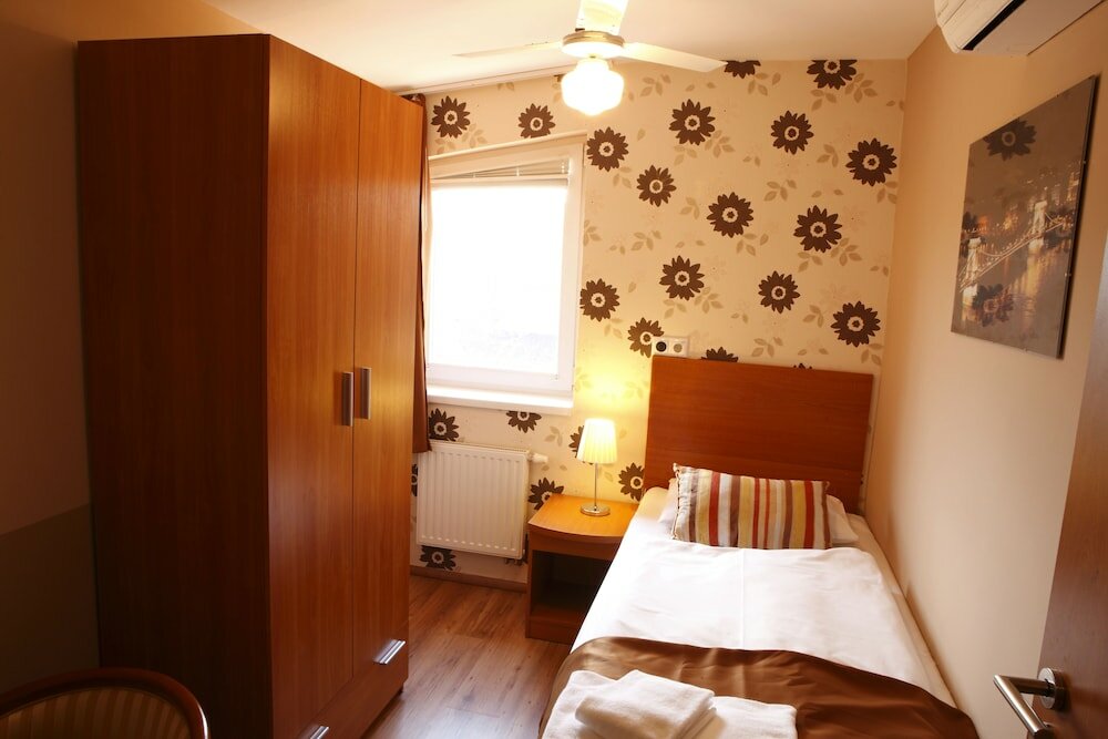 Фото Six Inn Hotel