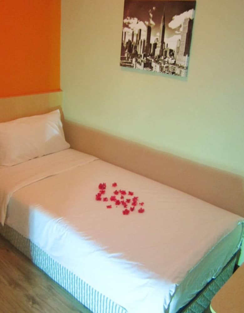 Фото Station Eight Inn