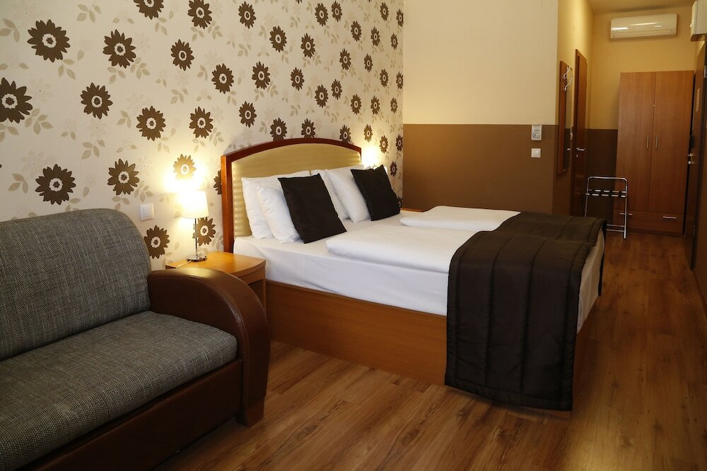 Фото Six Inn Hotel