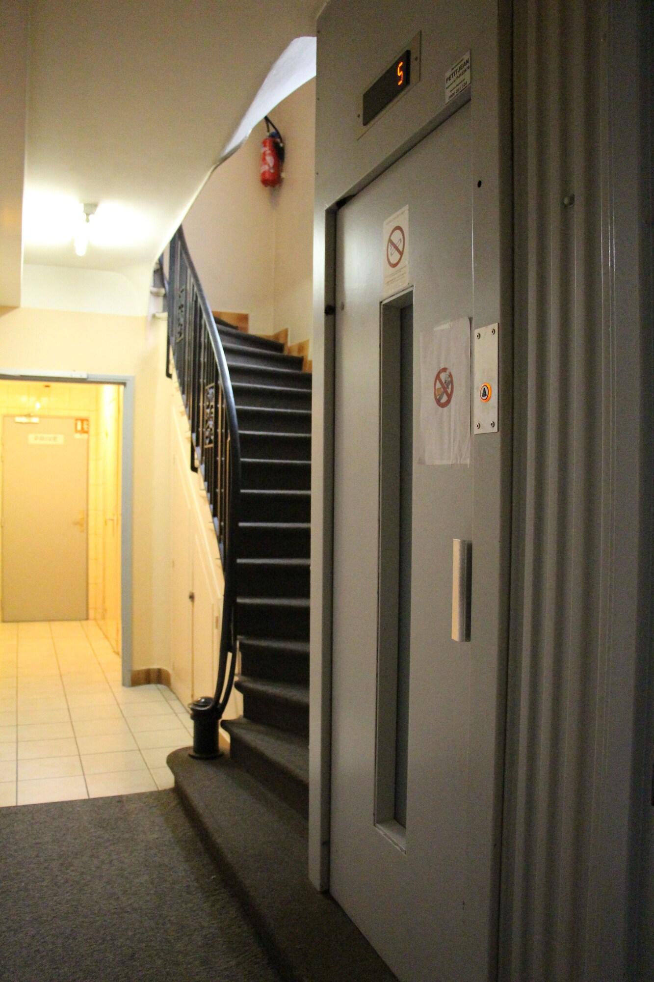 Фото Hotel de la Comete