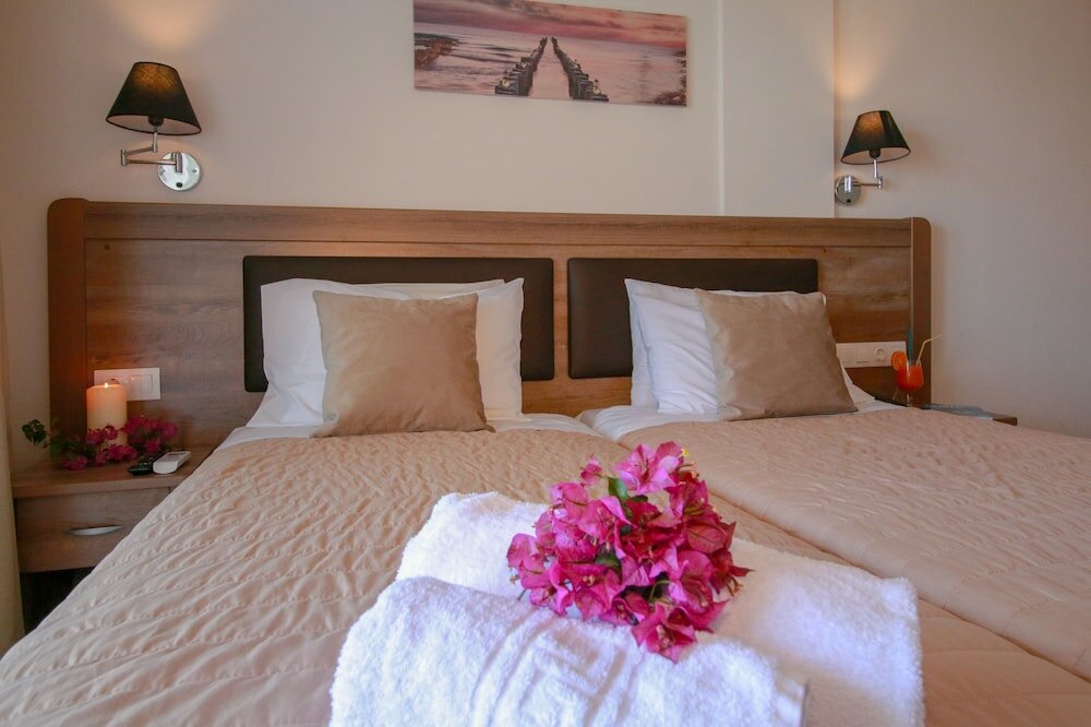 Фото Hotel Yannis Corfu
