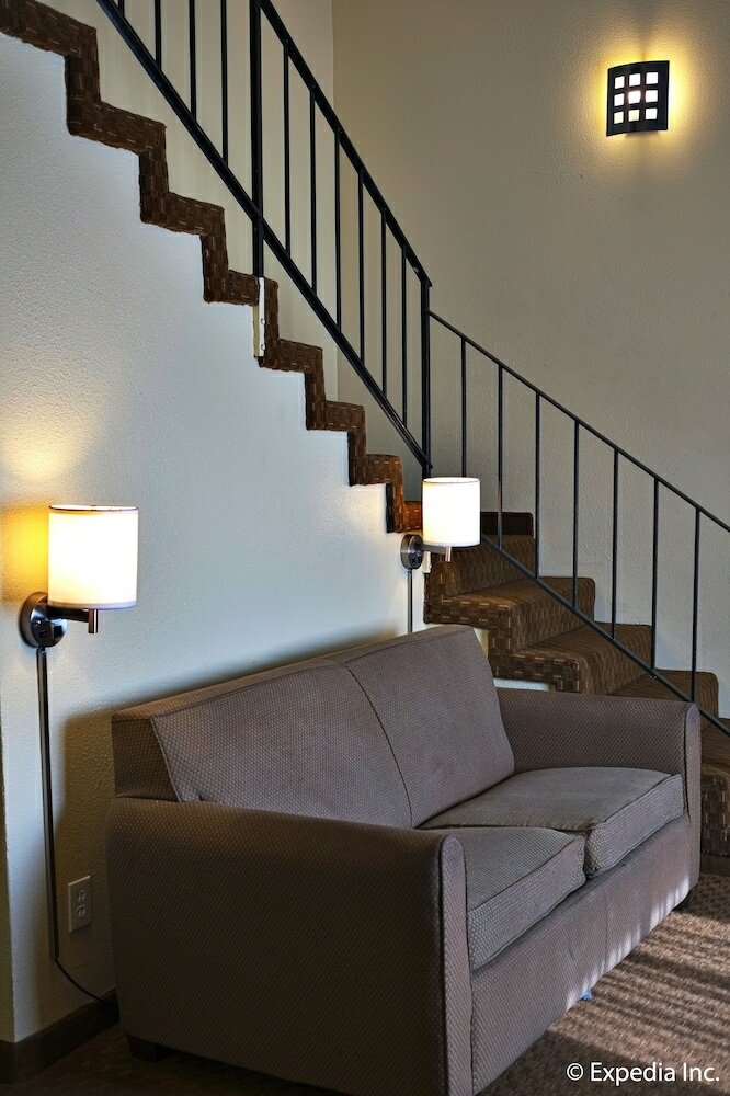 Фото Key Inn & Suites