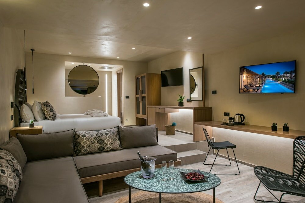 Фото Petousis Hotel & Suites