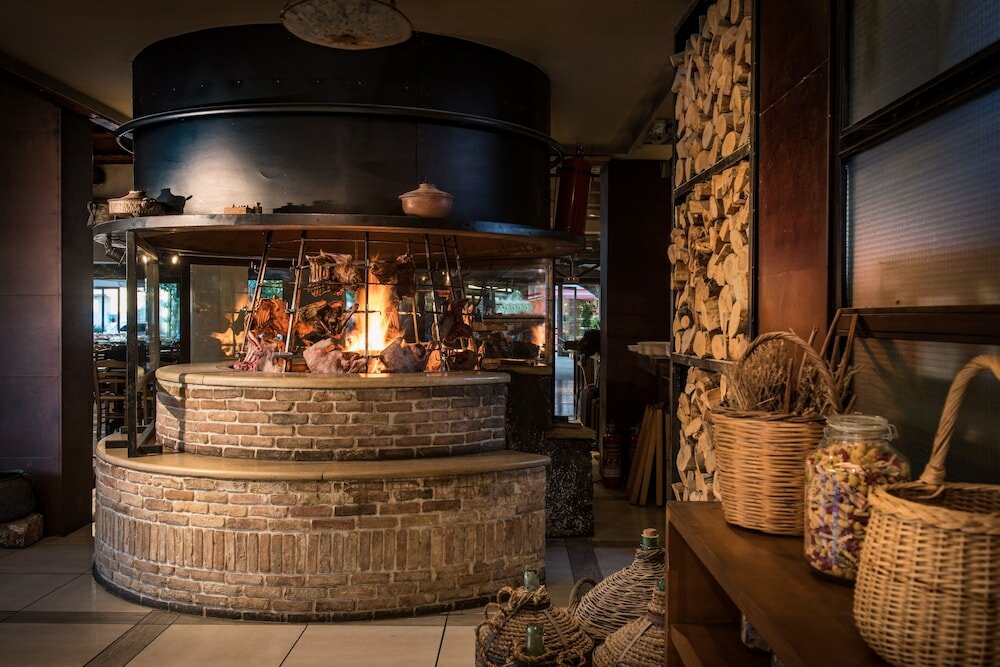 Фото Petousis Hotel & Suites