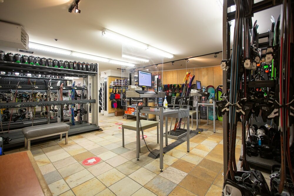 Фото Blackcomb Springs Suites by Clique