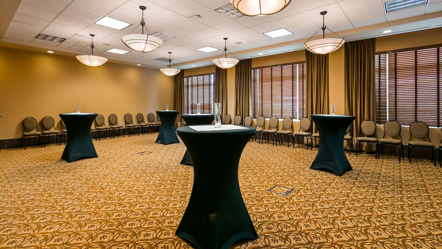 Фото Best Western Sunrise Inn & Suites