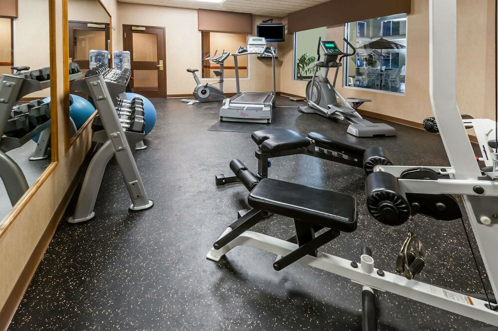 Фото Wingate by Wyndham Edmonton West