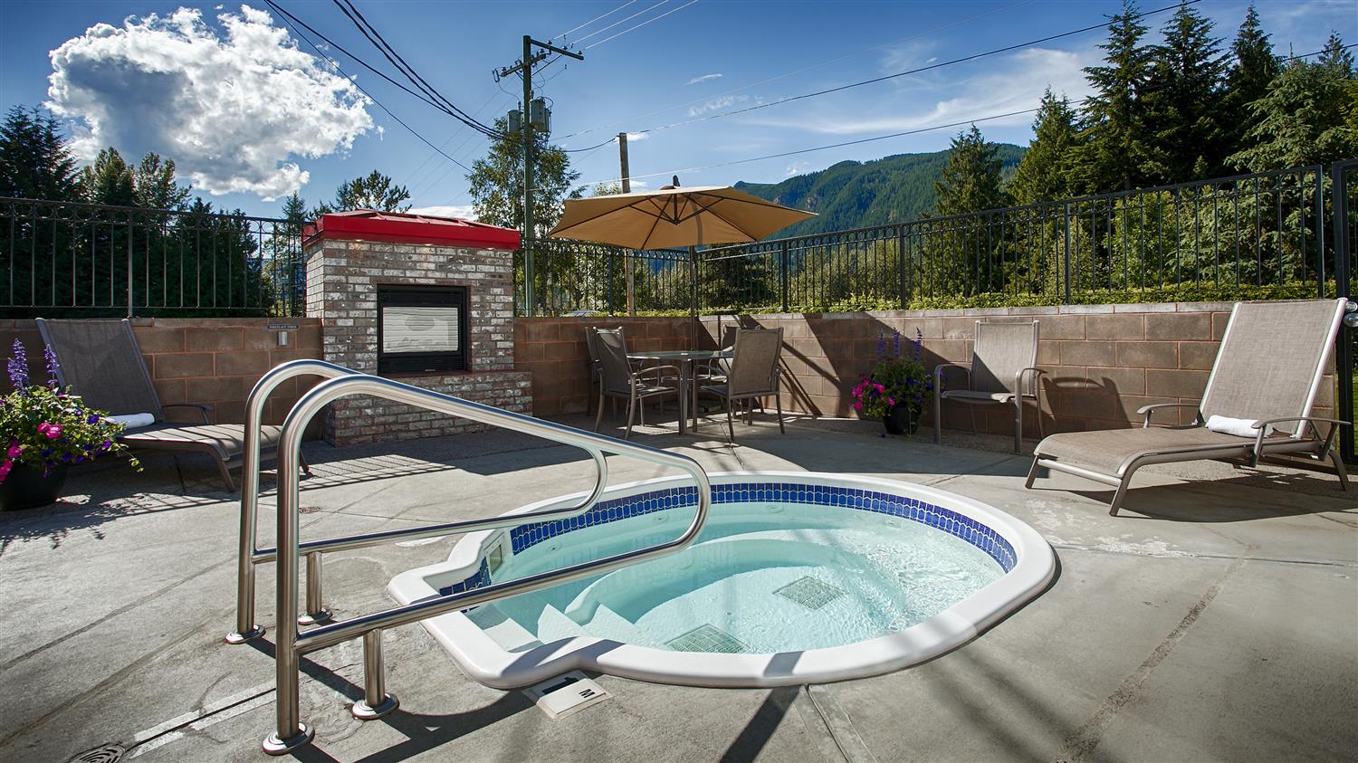 Фото Best Western Sicamous Inn