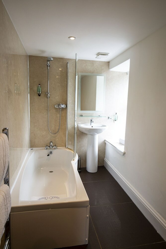 Фото Crown Court Hotel & Bar