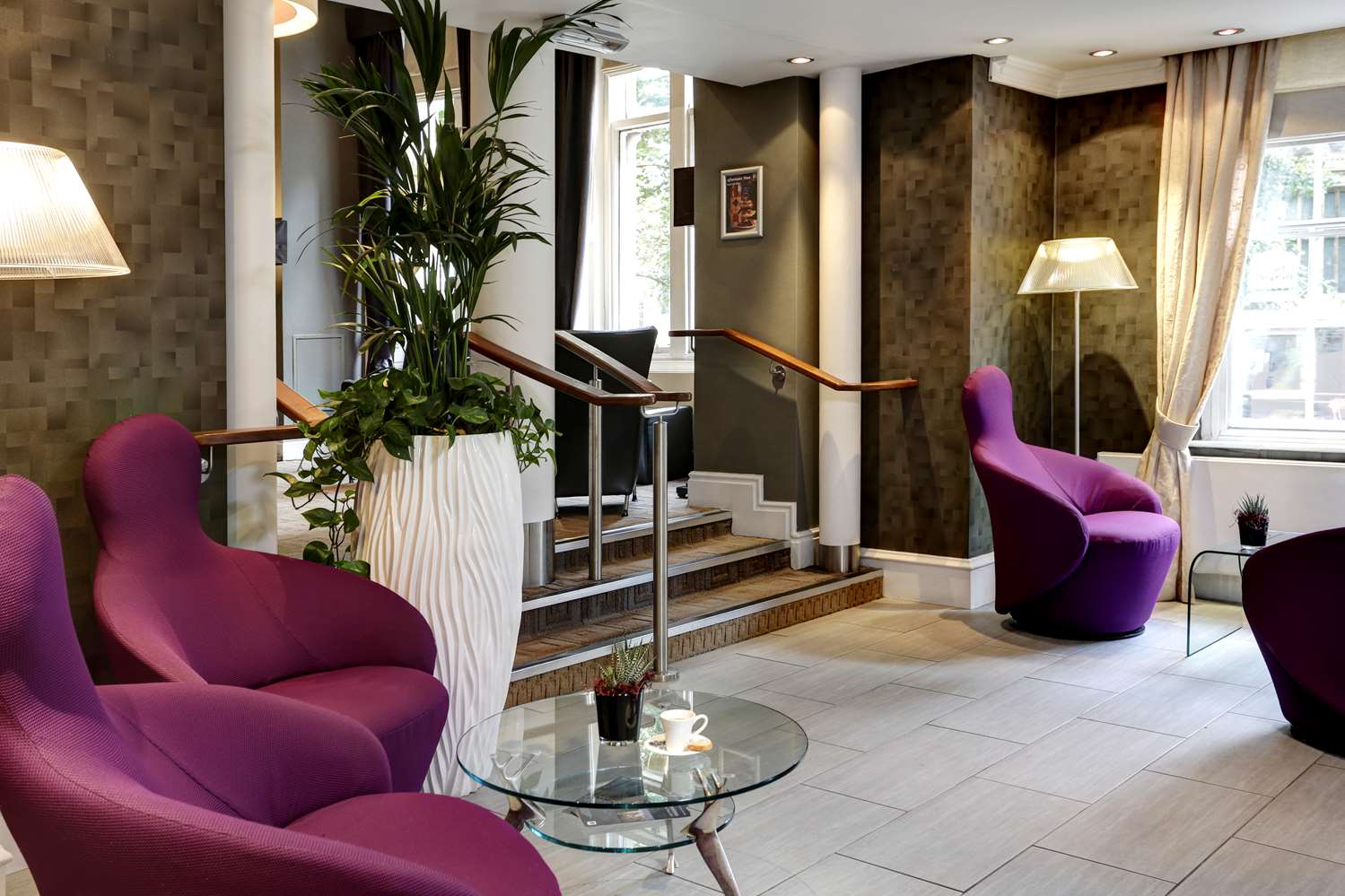 Фото  Dean Court