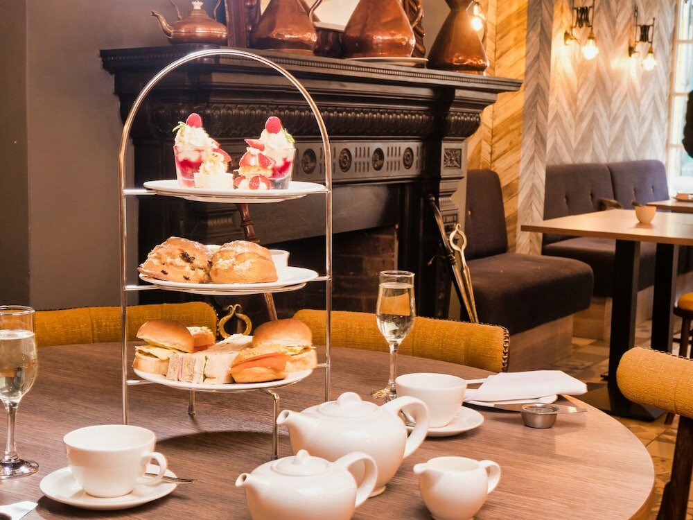 Фото The Feathers Hotel