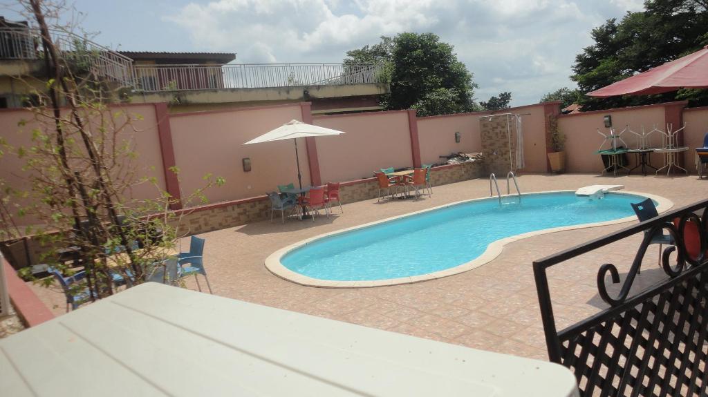 Фото Caesar's Court Hotel and Suites