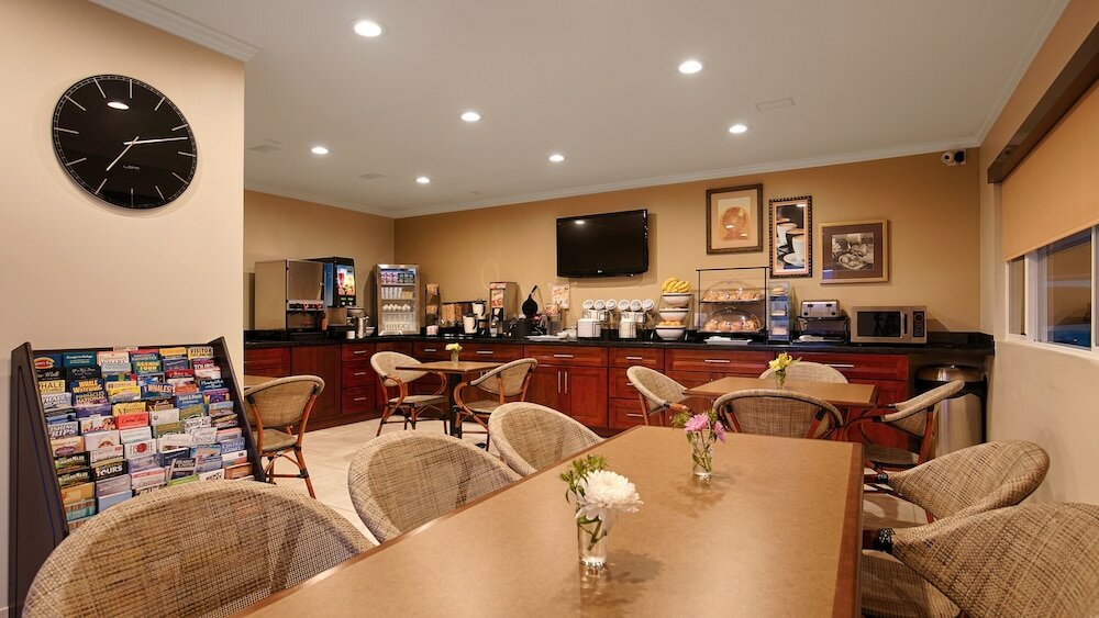 Фото Best Western The Inn & Suites Pacific Grove