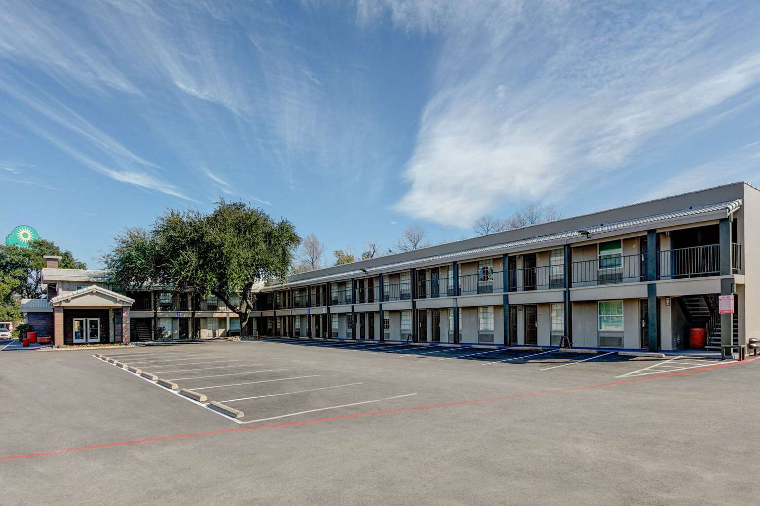 Фото La Quinta Inn by Wyndham Dallas Uptown