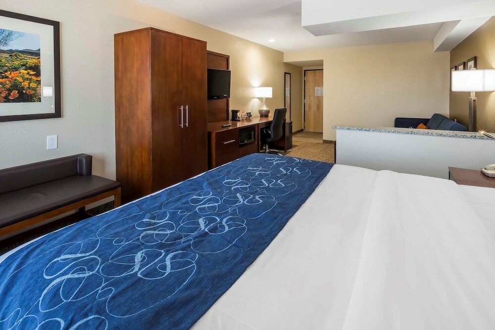 Фото Comfort Suites El Paso Airport