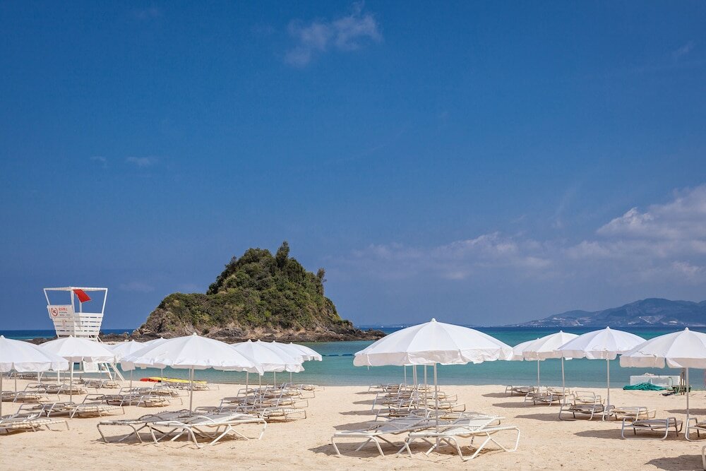 Фото Okinawa Kariyushi Lch Resort on the Beach